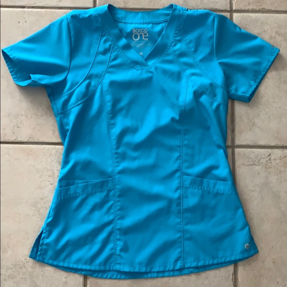 Barco one scrub top